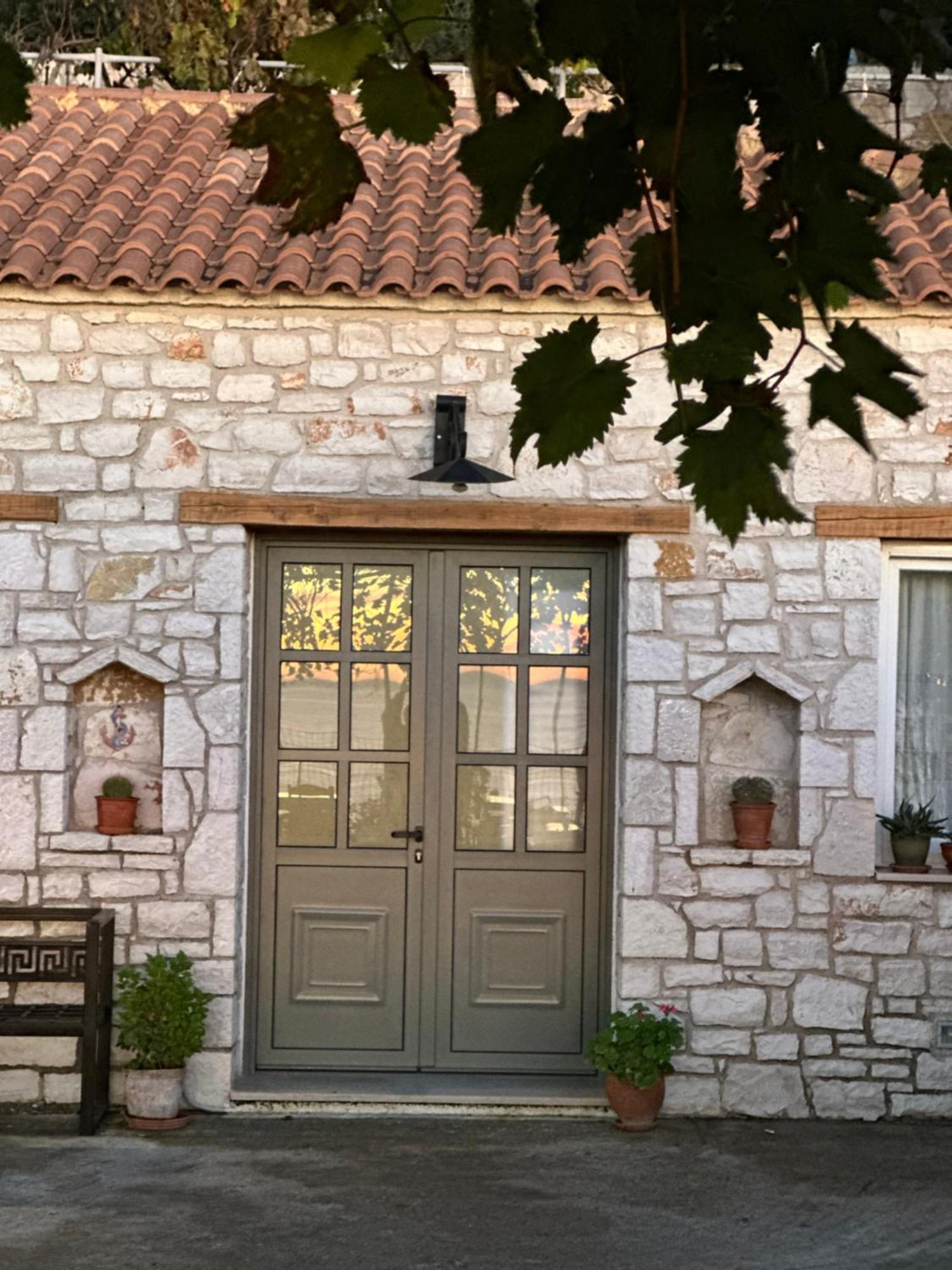 Elea Guesthouse Himare Exterior photo