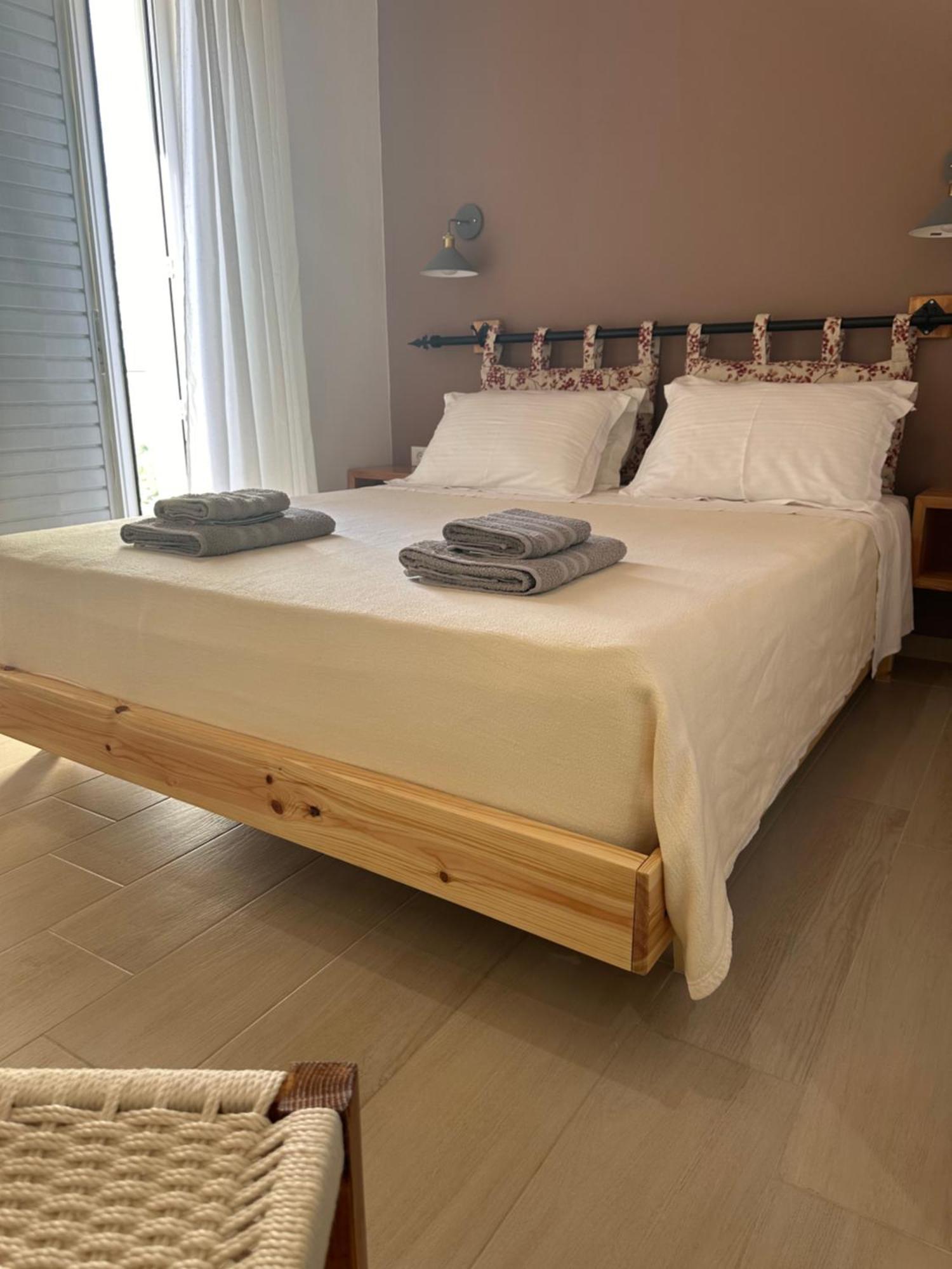 Elea Guesthouse Himare Exterior photo